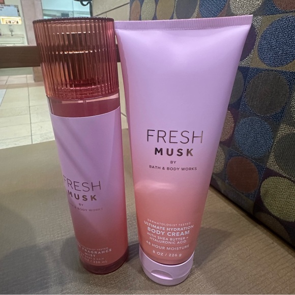 BATH & BODY WORKS 2PC Bundle - Fresh Musk - Picture 2 of 3